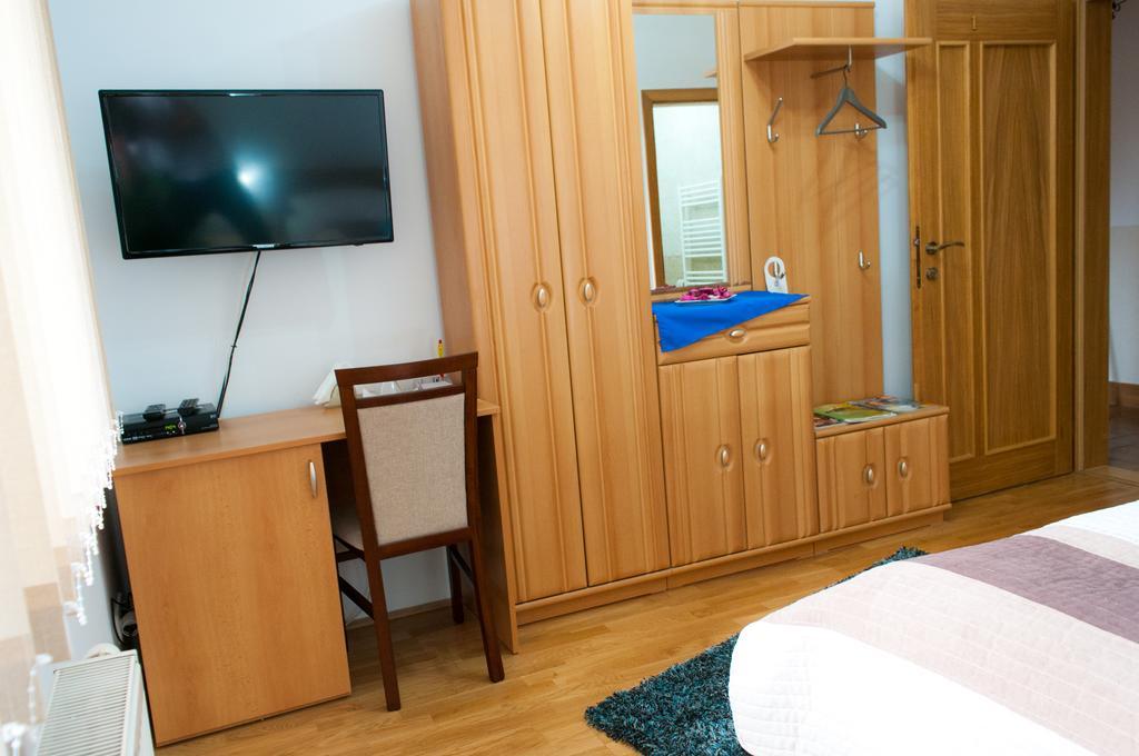 Penzion Pod Brezinou Trencin Exterior foto