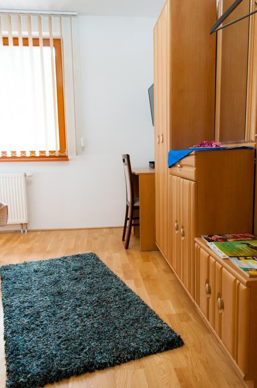 Penzion Pod Brezinou Trencin Exterior foto