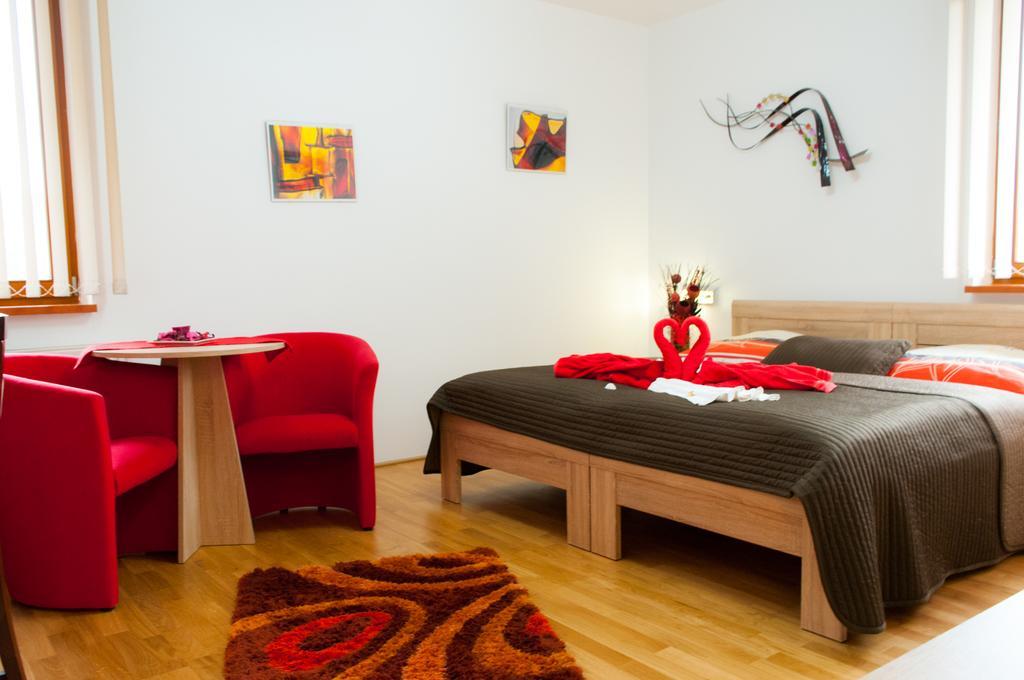 Penzion Pod Brezinou Trencin Exterior foto